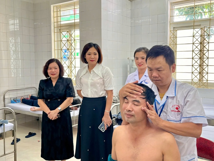 Trung tâm Y tế quận Long Biên: Tiên phong đổi mới, nâng cao chất lượng y tế cơ sở- Ảnh 2.