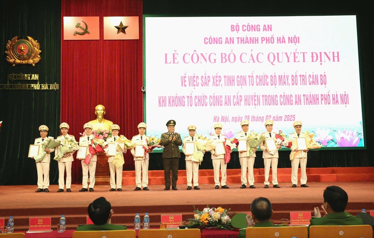 Công an Thành phố công bố quyết định sắp xếp tinh gọn bộ máy khi không tổ chức Công an cấp huyện- Ảnh 3.