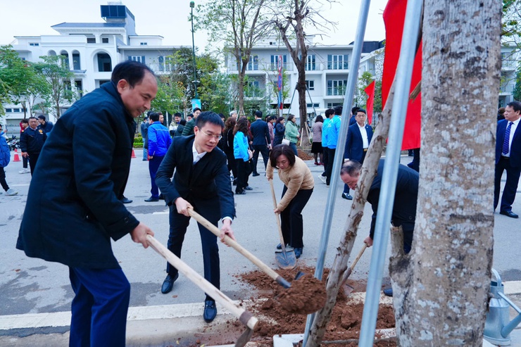 Tây Hồ phát động phong trào Tết trồng cây Xuân Ất Tỵ 2025- Ảnh 3.