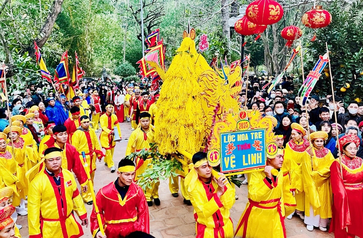 Hàng ngàn người dân dự khai hội Gióng đền Sóc 2025- Ảnh 4.