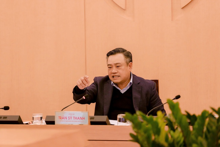 Chủ tịch Hà Nội giao các ngành khẩn trương  triển khai đồng bộ các giải pháp lấy nước từ sông Hồng qua hồ trung gian để bổ cập sông Tô Lịch - Ảnh 1.