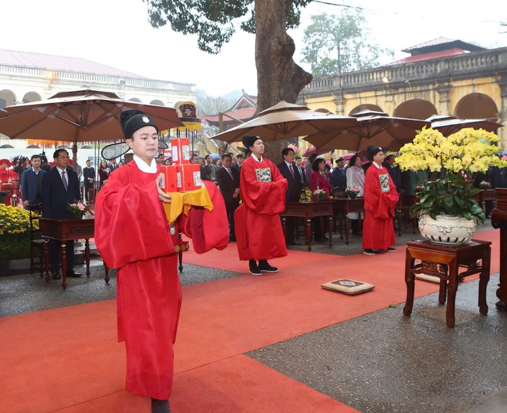 Chủ tịch nước Lương Cường chủ trì Lễ dâng hương khai Xuân Ất Tỵ tại Hoàng thành Thăng Long- Ảnh 5.