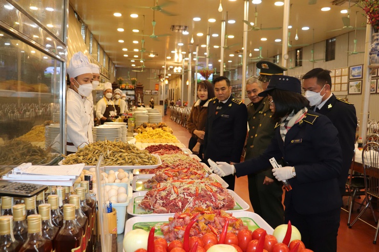 Giám sát chặt hoạt động buôn bán thịt động vật tại Lễ hội chùa Hương- Ảnh 1.