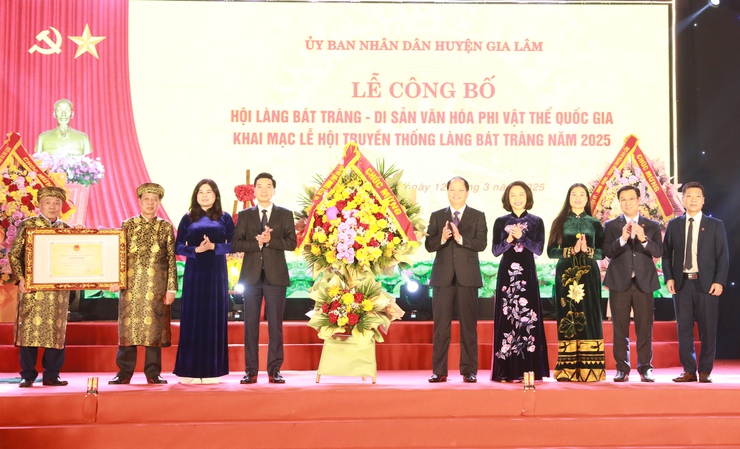 Lễ hội làng Bát Tràng được công nhận là Di sản Văn hóa phi vật thể Quốc gia- Ảnh 3.