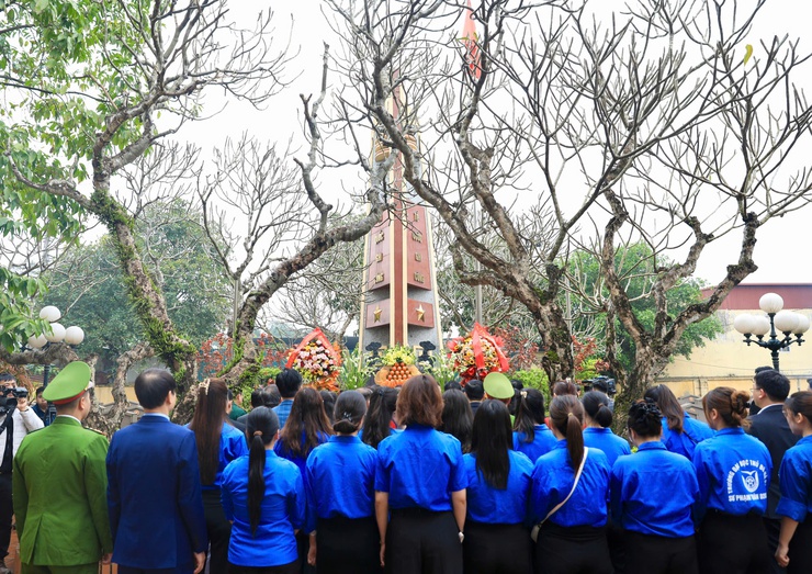 Lãnh đạo thành phố Hà Nội dâng hương tưởng nhớ Bí thư Thành ủy Hà Nội đầu tiên- Ảnh 2.
