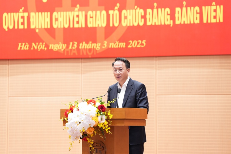 Đảng ủy UBND Thành phố công bố các quyết định chuyển giao tổ chức đảng, đảng viên- Ảnh 2.
