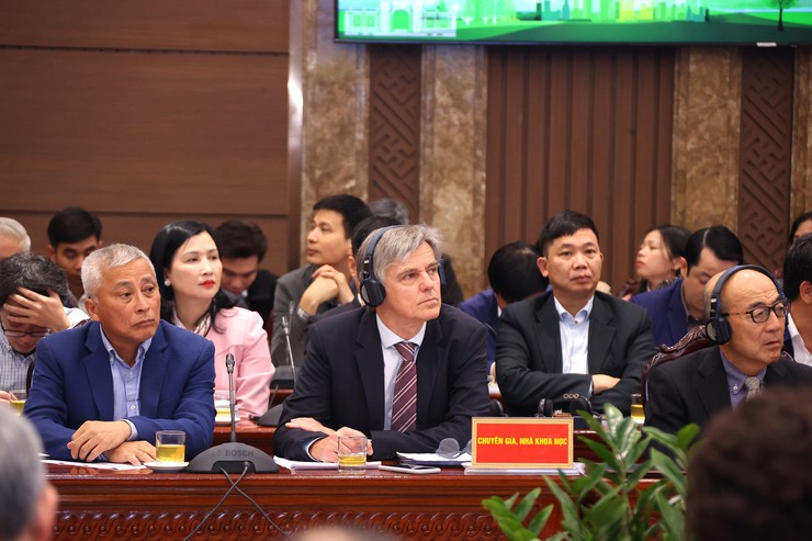 Hà Nội tiếp tục tham vấn các chuyên gia để giải "bài toán" về bảo vệ môi trường- Ảnh 3.