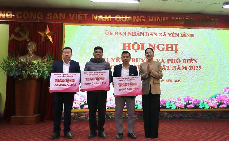 Hơn 120 học sinh Thạch Thất được cung cấp kiến thức về giao thông và sức khỏe- Ảnh 4.