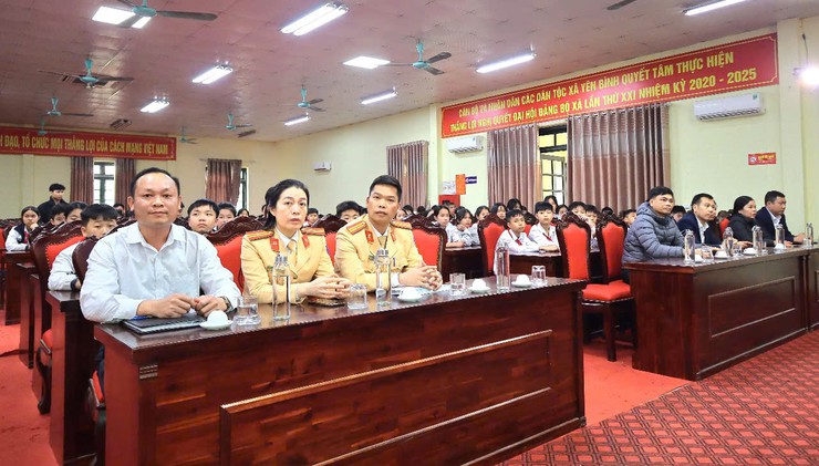 Hơn 120 học sinh Thạch Thất được cung cấp kiến thức về giao thông và sức khỏe- Ảnh 1.