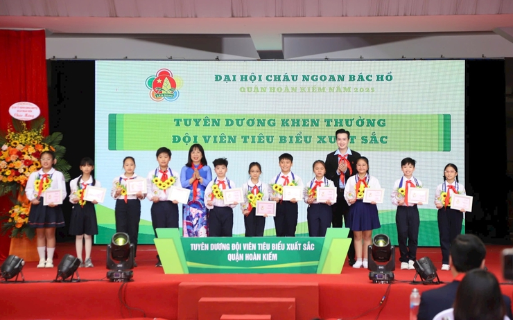 Vinh danh 22 đại biểu "Cháu ngoan Bác Hồ" tiêu biểu quận Hoàn Kiếm- Ảnh 2.