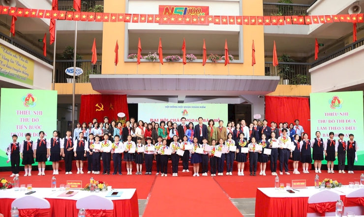 Vinh danh 22 đại biểu "Cháu ngoan Bác Hồ" tiêu biểu quận Hoàn Kiếm- Ảnh 4.