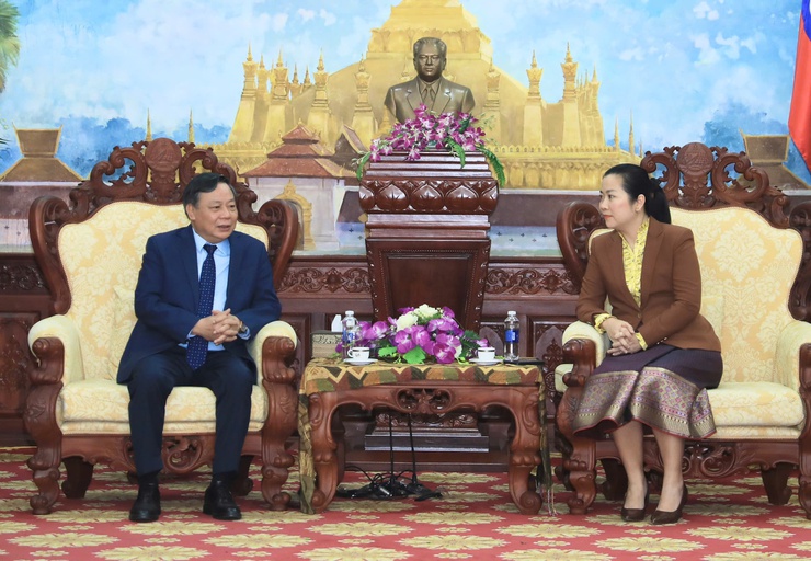 Lãnh đạo Thành phố chúc mừng Đại sứ quán Lào nhân 70 năm Ngày thành lập Đảng Nhân dân Cách mạng Lào- Ảnh 1.