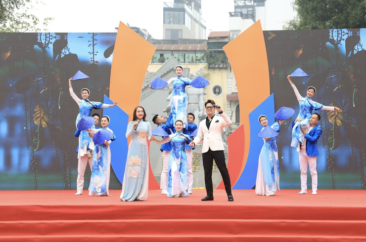 Hơn 4.000 người tham dự Ngày chạy Olympic và Giải chạy Báo Hànộimới năm 2025- Ảnh 3.