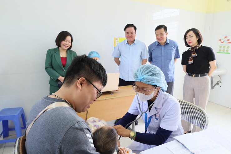 Tăng tốc tiêm vắc xin phòng bệnh sởi cho trẻ vào cả thứ Bảy và Chủ Nhật- Ảnh 3.