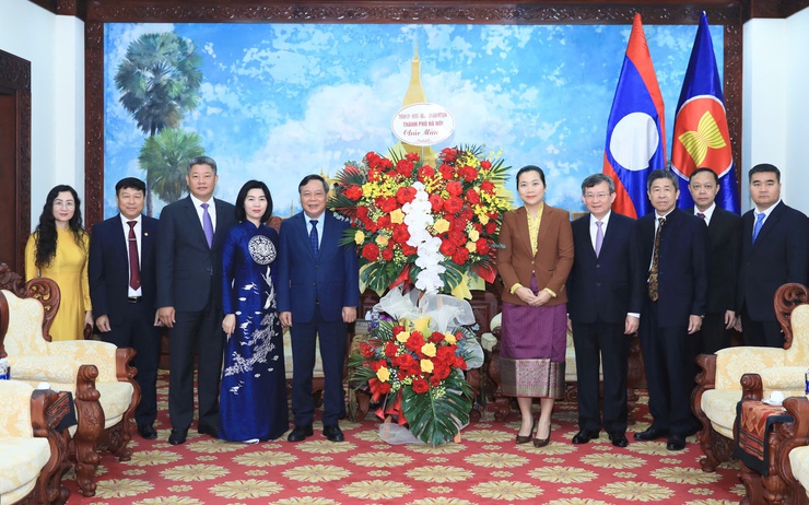 Hanoi vice Party chief congratulates Lao Embassy over the founding of Lao People's Revolutionary Party- Ảnh 1.