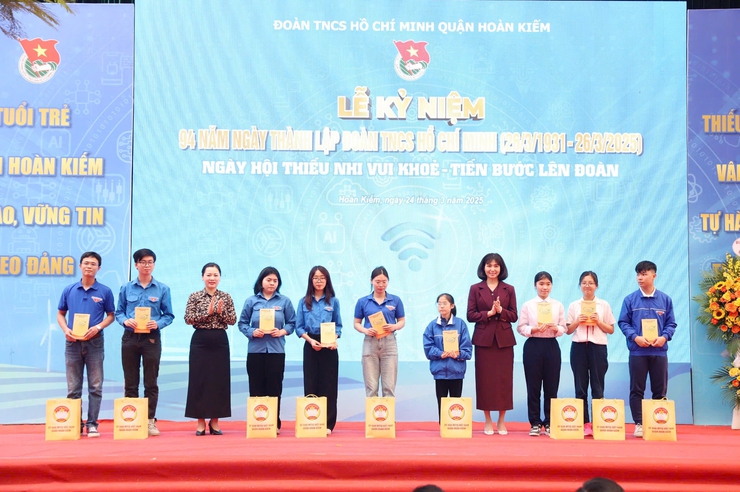 Quận Hoàn Kiếm kỷ niệm 94 năm Ngày thành lập Đoàn Thanh niên Cộng sản Hồ Chí Minh- Ảnh 4.