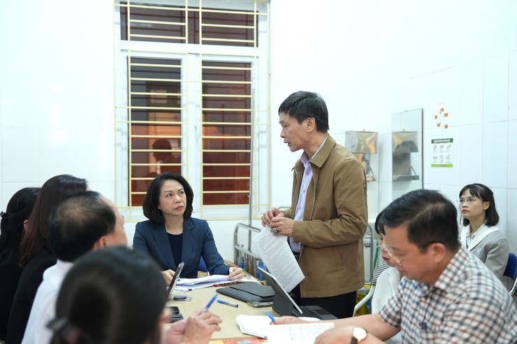 Phó Chủ tịch UBND Thành phố Vũ Thu Hà kiểm tra công tác triển khai Chiến dịch tiêm phòng sởi tại một số đơn vị- Ảnh 5.