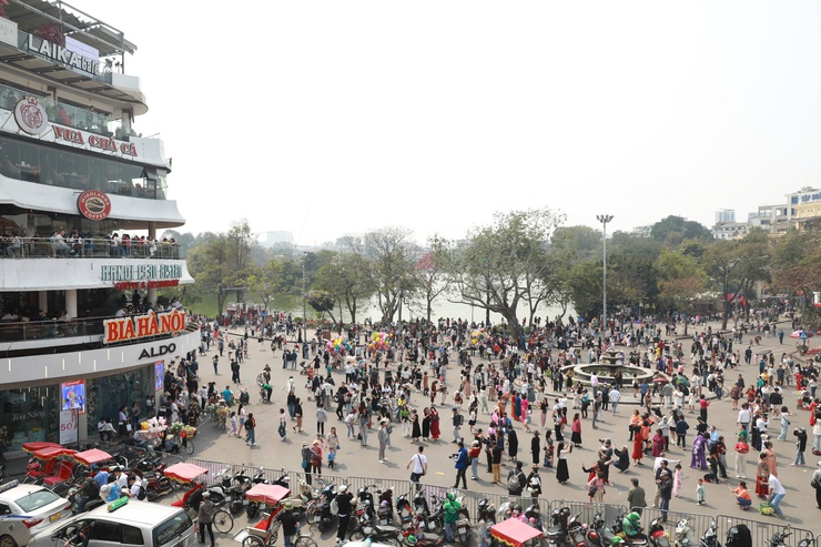 Hà Nội đón 7,3 triệu lượt khách du lịch trong quý đầu năm 2025- Ảnh 1.