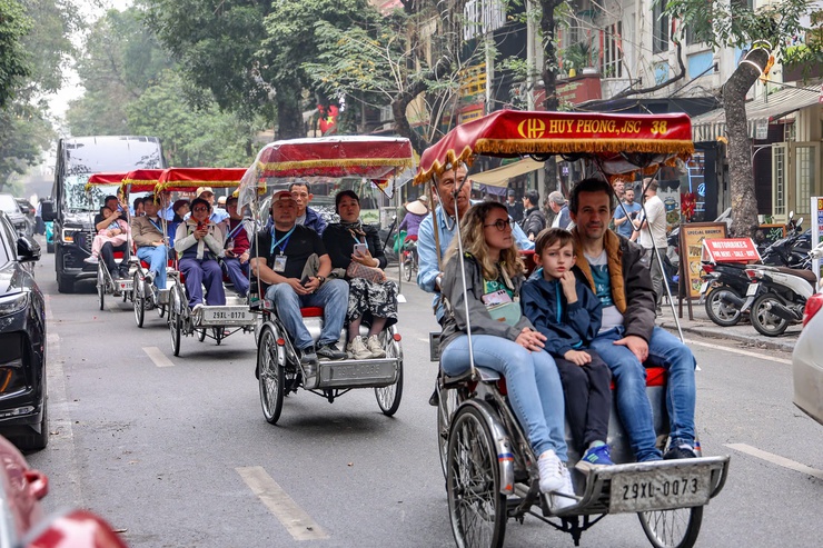 Hà Nội đón 7,3 triệu lượt khách du lịch trong quý đầu năm 2025- Ảnh 2.