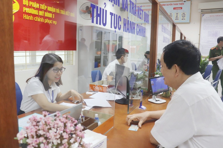 Công bố đường dây nóng tiếp nhận phản ánh trong việc chậm trễ xử lý các hồ sơ "làn xanh"- Ảnh 1.