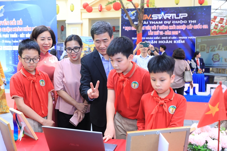 Hoàn Kiếm: Lan tỏa tinh thần học tập không ngừng nghỉ, khả năng sáng tạo không biên giới- Ảnh 2.