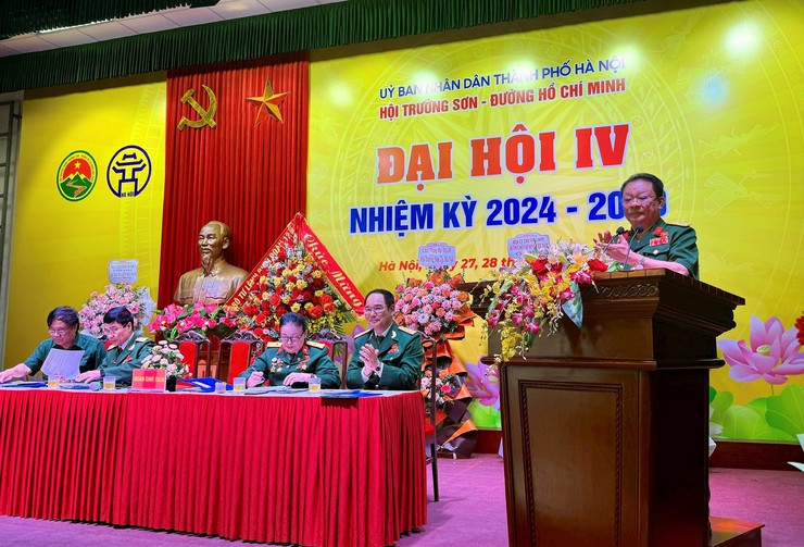 Đại tá Nguyễn Đức Thuận được bầu làm Chủ tịch Hội Trường Sơn - Đường Hồ Chí Minh thành phố Hà Nội- Ảnh 2.