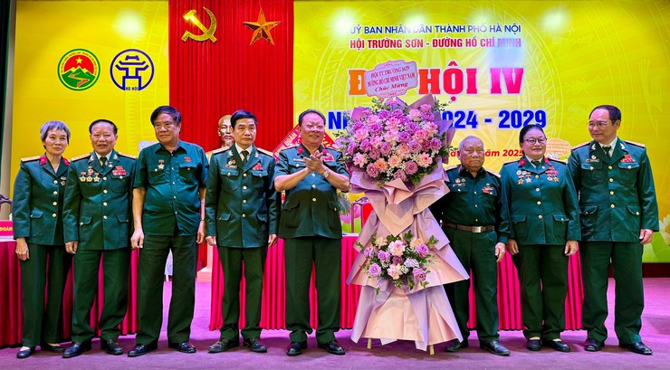 Đại tá Nguyễn Đức Thuận được bầu làm Chủ tịch Hội Trường Sơn - Đường Hồ Chí Minh thành phố Hà Nội- Ảnh 1.