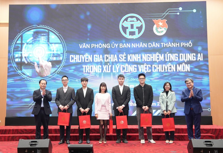 Công chức Văn phòng UBND thành phố Hà Nội tiên phong ứng dụng AI trong xử lý công việc chuyên môn- Ảnh 8.