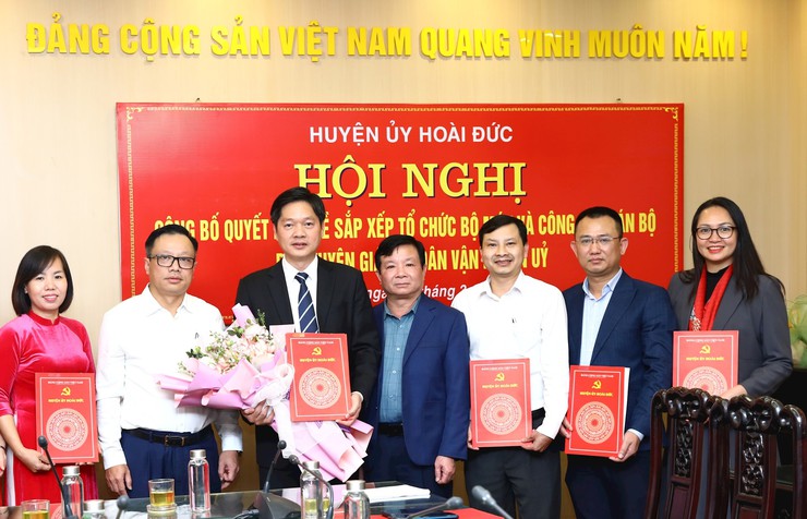 Hoài Đức công bố quyết định thành lập Ban Tuyên giáo và Dân vận Huyện ủy- Ảnh 1.