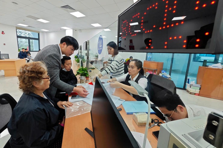 Trung tâm Phục vụ hành chính công thành phố Hà Nội tuyển dụng 126 lao động hợp đồng- Ảnh 1.