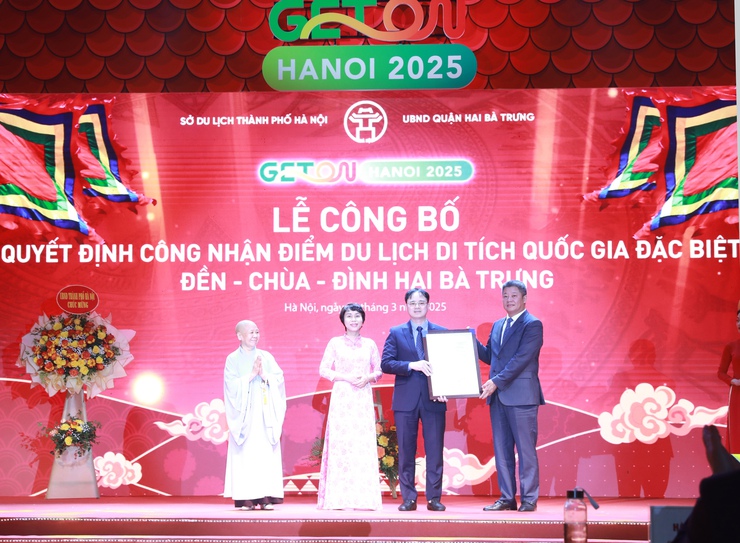 Khai mạc Du lịch Hà Nội chào 2025 và công nhận điểm du lịch Cụm di tích Quốc gia đặc biệt đền-chùa-đình Hai Bà Trưng- Ảnh 3.