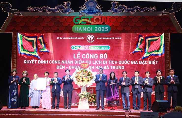Khai mạc Du lịch Hà Nội chào 2025 và công nhận điểm du lịch Cụm di tích Quốc gia đặc biệt đền-chùa-đình Hai Bà Trưng- Ảnh 4.