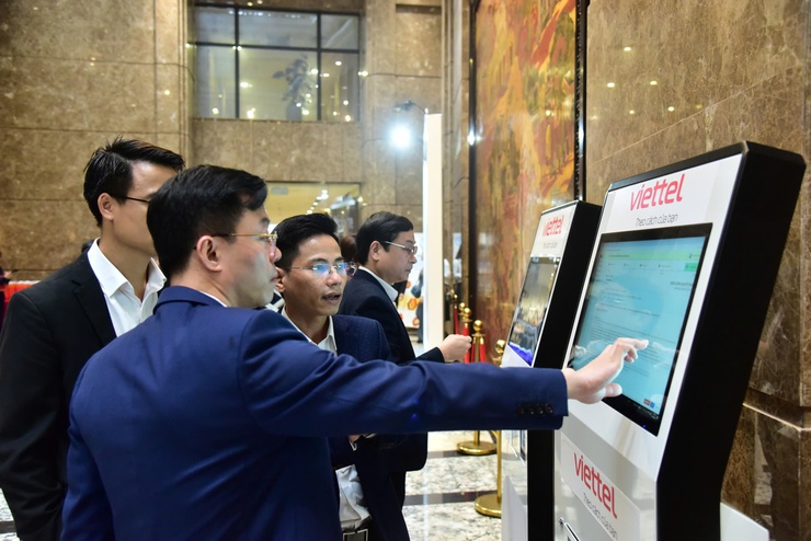 Hanoi enhances digital governance with eight new administrative solutions- Ảnh 1.