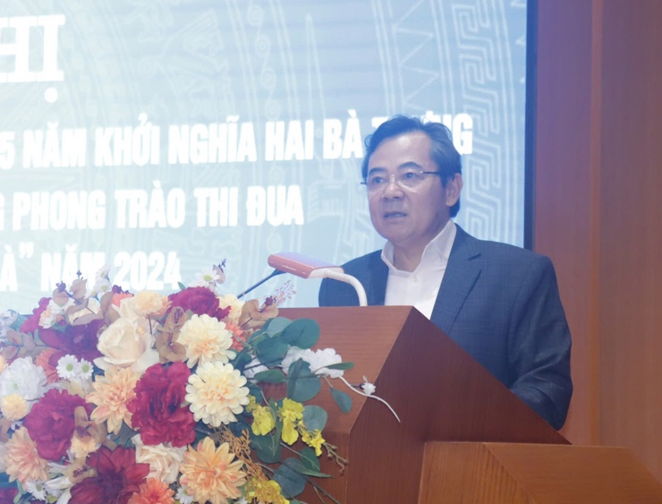 Liên đoàn lao động huyện Gia Lâm biểu dương các gương "Giỏi việc nước-Đảm việc nhà" năm 2024- Ảnh 2.