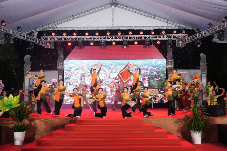 Trang trọng Lễ đón nhận Bằng xếp hạng Di tích lịch sử văn hóa cấp thành phố -  Đền Kim Quan- Ảnh 11.