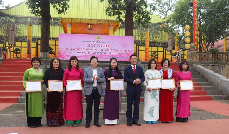 Hà Nội: Tôn vinh phụ nữ “Giỏi việc nước, đảm việc nhà”- Ảnh 1.