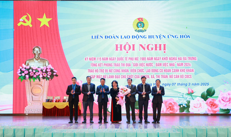 Ứng Hòa: Trao hỗ trợ 95 công nhân, viên chức, lao động có hoàn cảnh khó khăn- Ảnh 1.