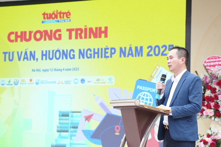 Hơn 2.000 học sinh Hà Nội được đối thoại, tư vấn tuyển sinh, hướng nghiệp- Ảnh 2.