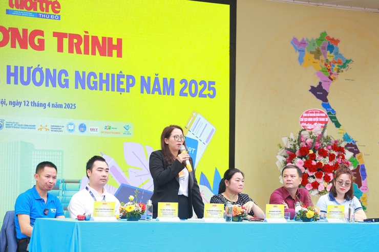 Hơn 2.000 học sinh Hà Nội được đối thoại, tư vấn tuyển sinh, hướng nghiệp- Ảnh 3.