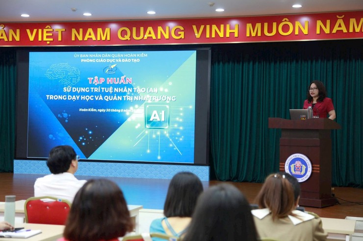 Ngành Giáo dục và Đào tạo quận Hoàn Kiếm tăng cường ứng dụng công nghệ thông tin, chuyển đổi số trong trường học- Ảnh 2.