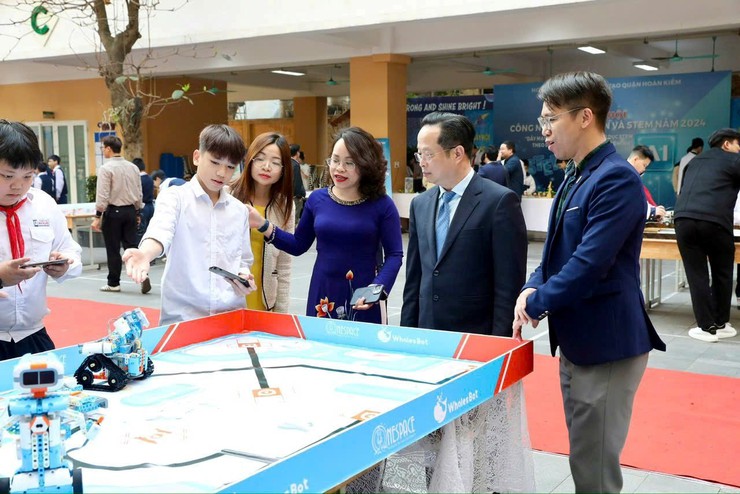 Ngành Giáo dục và Đào tạo quận Hoàn Kiếm tăng cường ứng dụng công nghệ thông tin, chuyển đổi số trong trường học- Ảnh 3.
