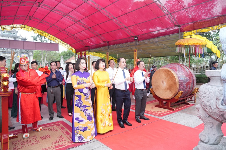 Khai mạc Lễ hội truyền thống làng Lệ Mật - Di sản văn hóa phi vật thể quốc gia- Ảnh 1.