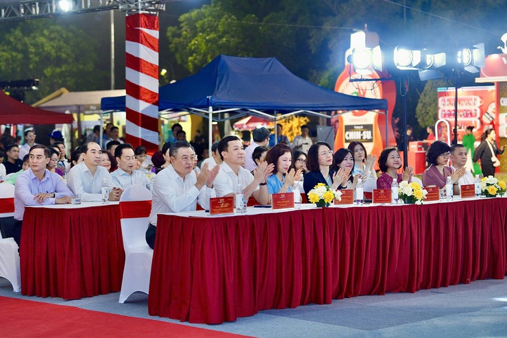 Khai mạc Festival Phở 2025 với chủ đề “Tinh hoa phở Việt - Di sản trong kỷ nguyên số”- Ảnh 1.