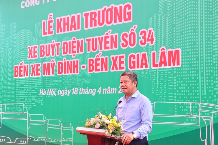 Khai trương tuyến xe buýt điện số 34 (Bến xe Mỹ Đình - Gia Lâm)- Ảnh 2.