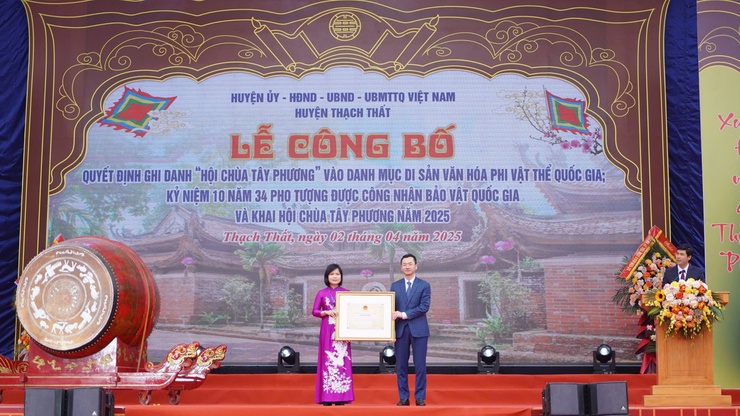 Công bố Quyết định ghi danh “Hội chùa Tây Phương” vào danh mục Di sản văn hóa phi vật thể Quốc gia- Ảnh 1.