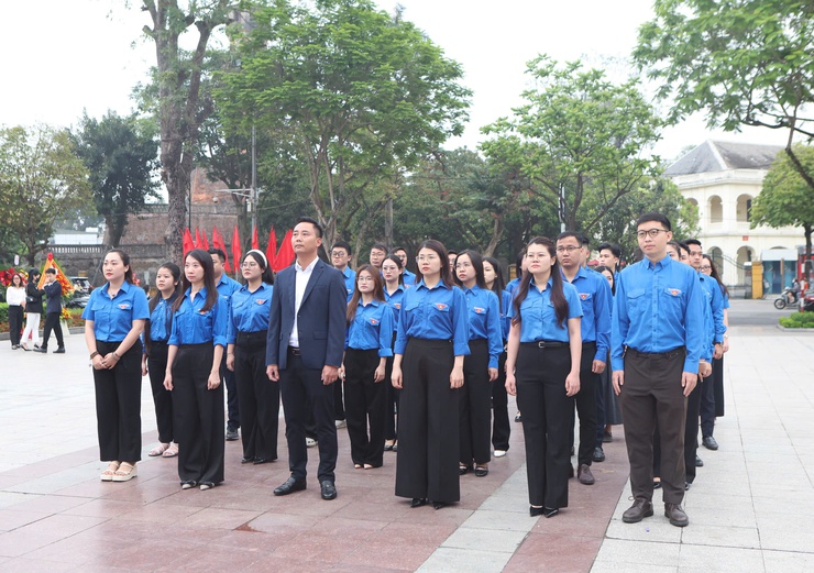 Lãnh đạo thành phố Hà Nội dâng hoa kỷ niệm 155 năm Ngày sinh V.I.Lênin- Ảnh 2.