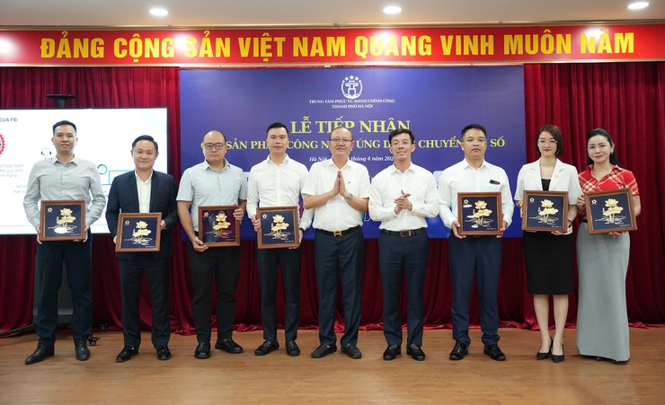 Trung tâm Phục vụ hành chính công Thành phố tiếp nhận các sản phẩm công nghệ ứng dụng Chuyển đổi số- Ảnh 9.