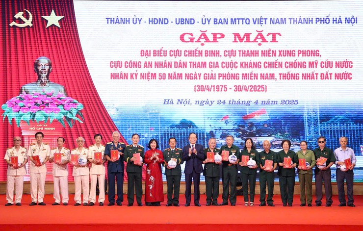 Hà Nội gặp mặt đại biểu cựu chiến binh, cựu thanh niên xung phong, cựu công an nhân dân- Ảnh 7.