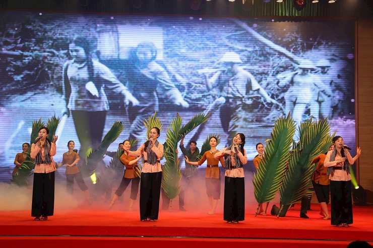 Hà Nội gặp mặt đại biểu cựu chiến binh, cựu thanh niên xung phong, cựu công an nhân dân- Ảnh 2.