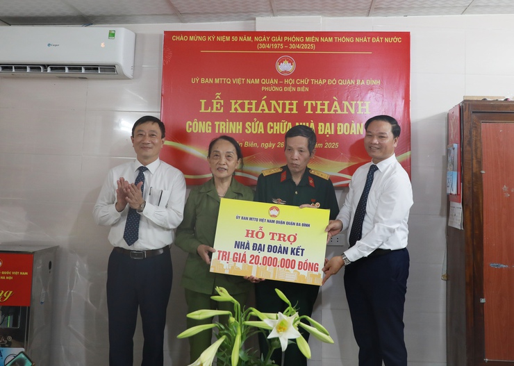 Khánh thành công trình sửa nhà Đại đoàn kết tại phường Điện Biên, Ba Đình- Ảnh 3.